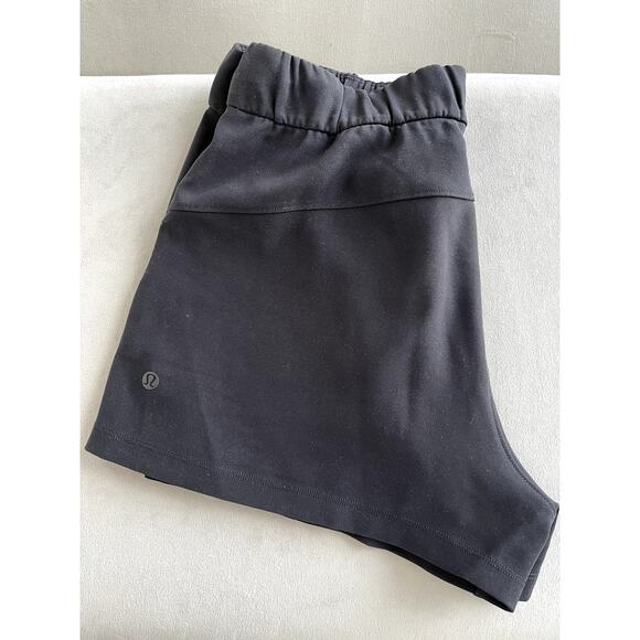 Lululemon On The Fly Short *Woven *2.5" Black Size 6 - Picture 4 of 9